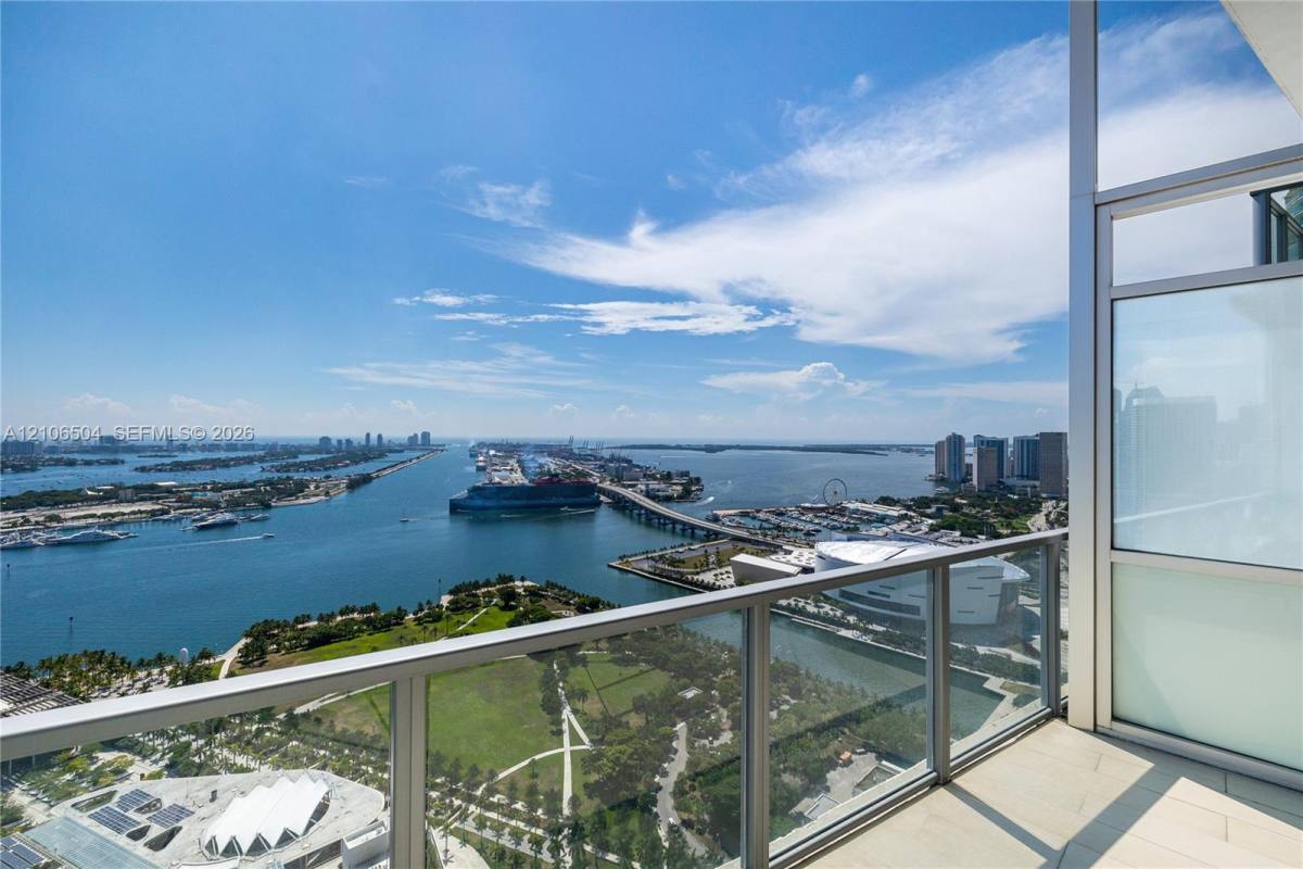 Apartment for rent at 1100 Biscayne Blvd #4306, Miami, FL 33132