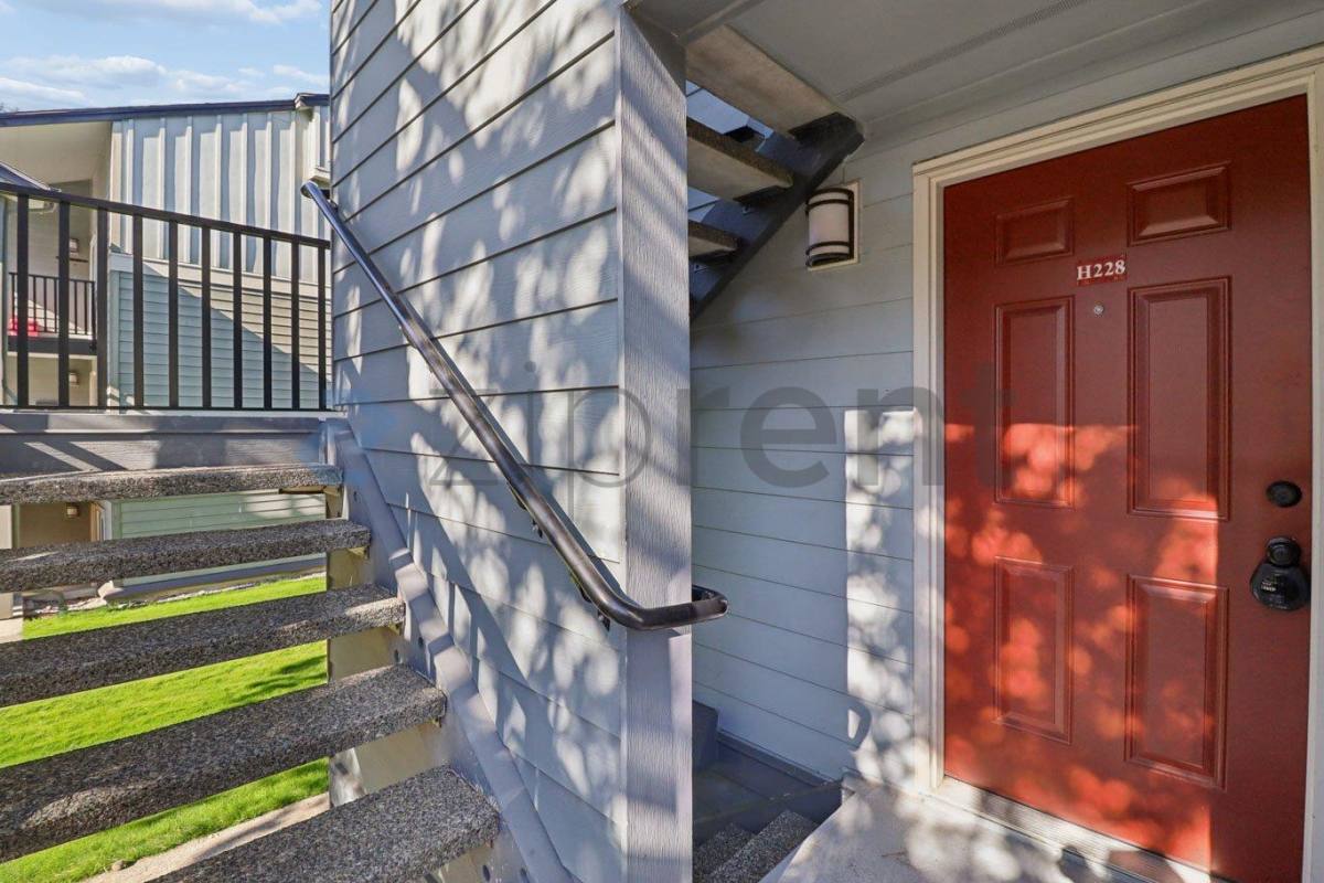 Apartment for rent at 11110 NE 125th Lane #H228, Kirkland, WA 98034