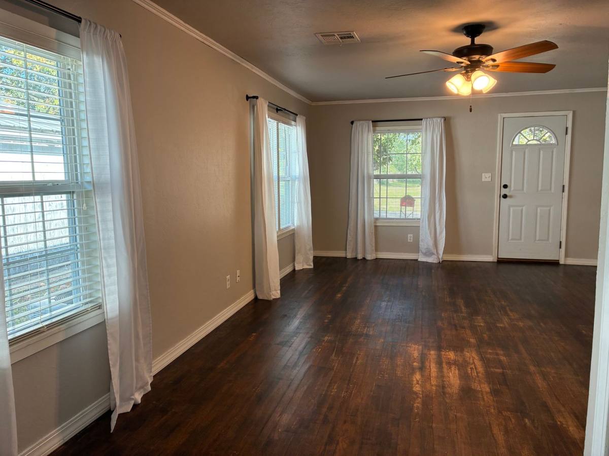 House for rent at 614 E Park St, Tecumseh, OK 74873