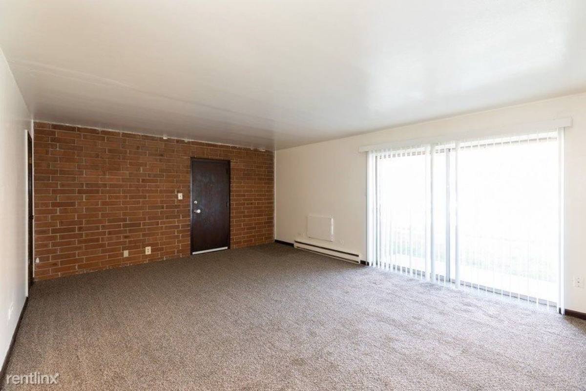 Apartment for rent at Blue Island, 1825 Canal St, Blue Island, IL 60406