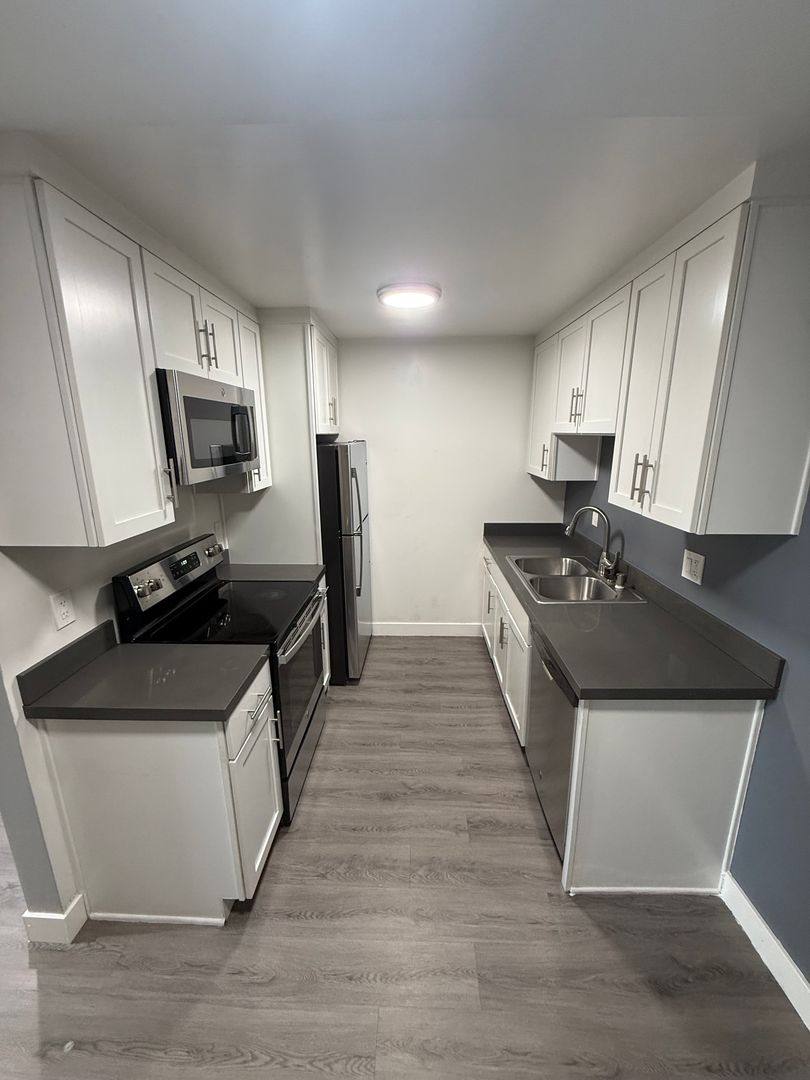 Apartment for rent at Sterling Terrace, 4999 Sterling Court, San Diego, CA 92105