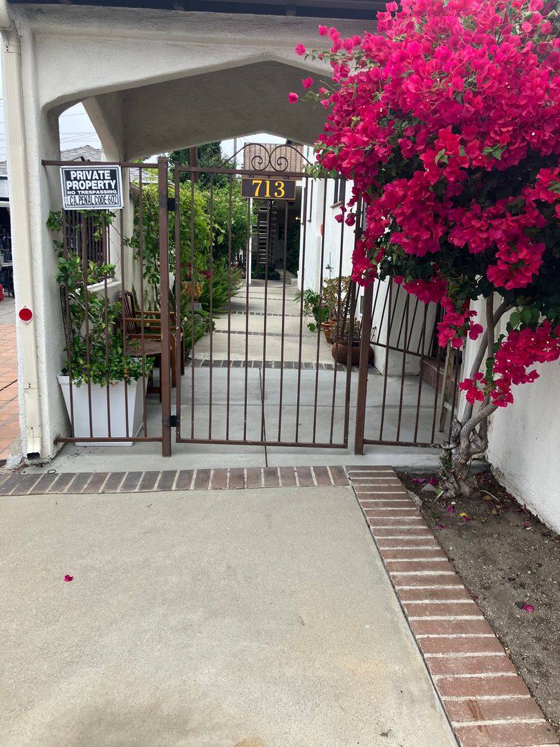 Apartment for rent at 713 N Adams #C, Glendale, CA 91206