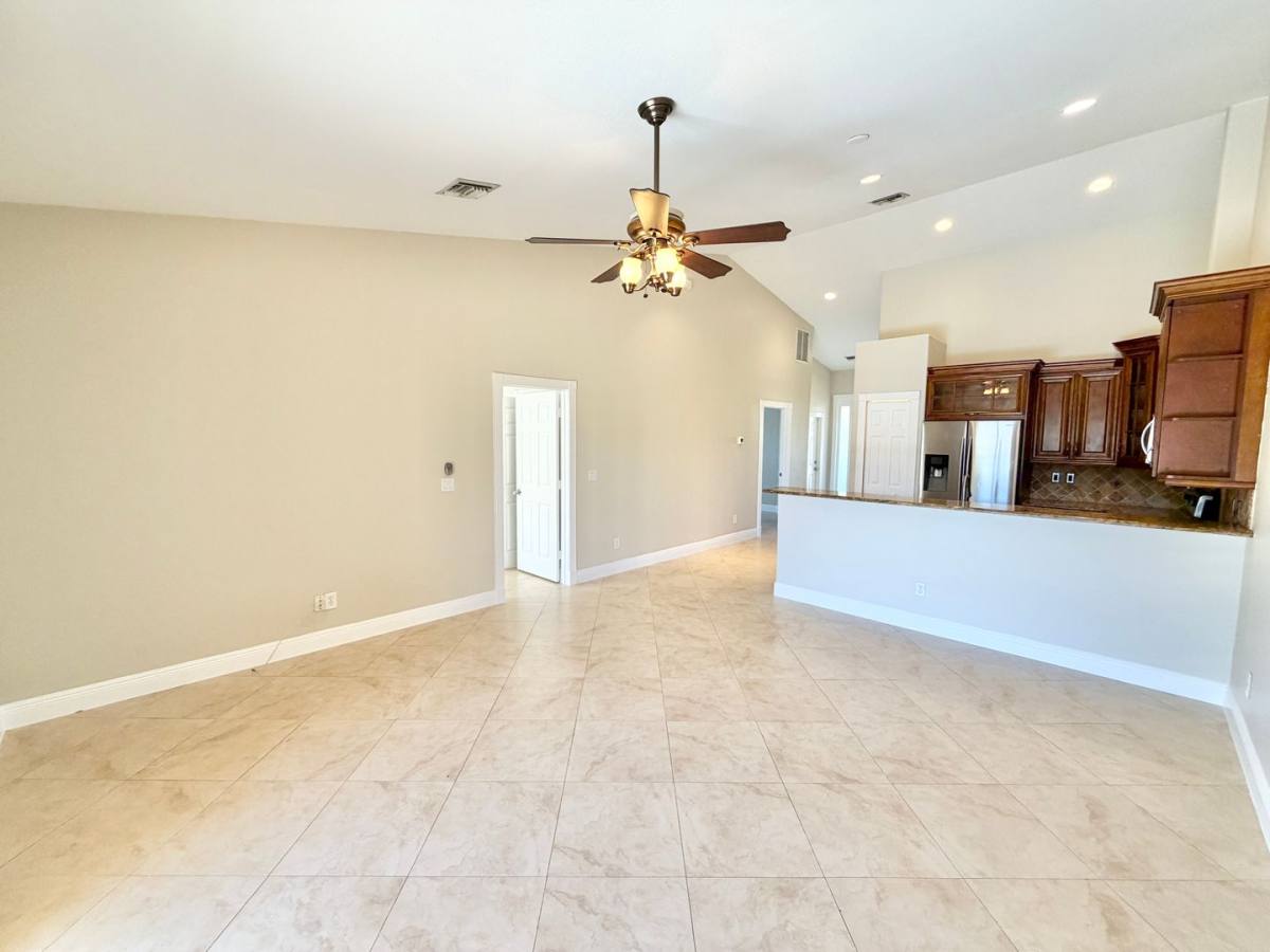 5220 28th Place SW, Naples, FL 34116 - Apartment for Rent - Image 5