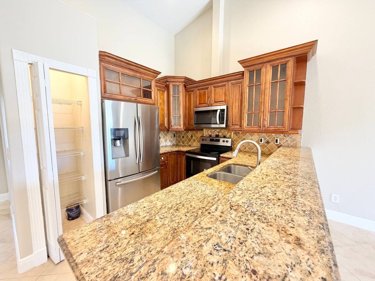 5220 28th Place SW, Naples, FL 34116 - Apartment for Rent - Image 3