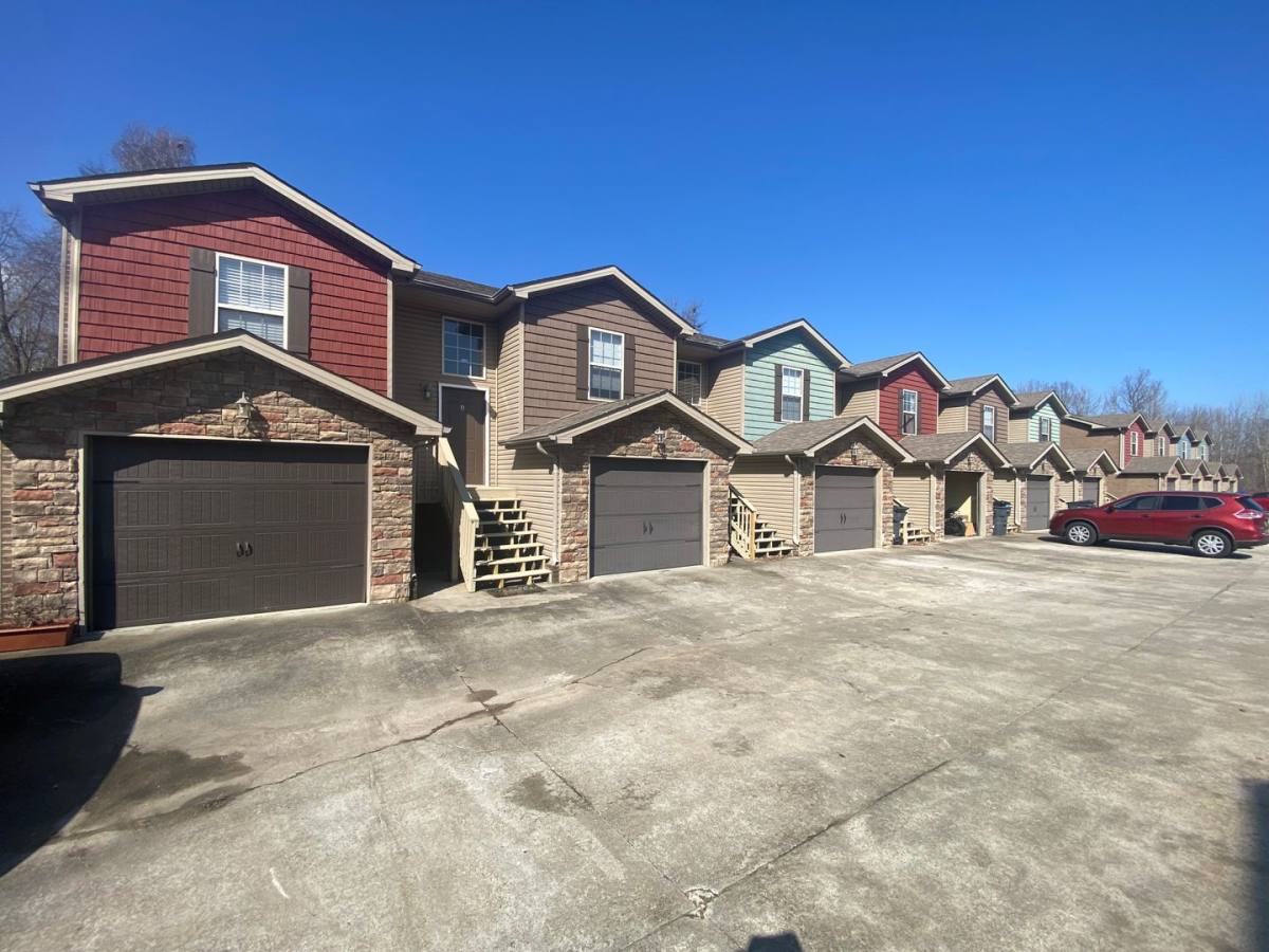 Townhouse for rent at 1732 Thistlewood Dr #B, Clarksville, TN 37042