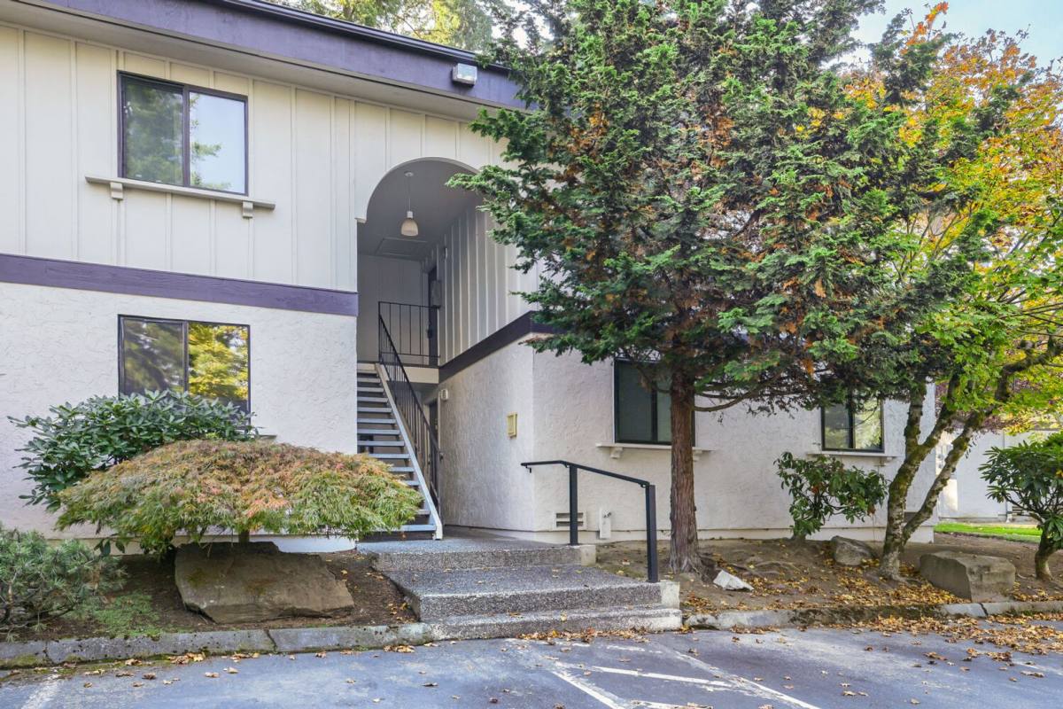 Condo for rent at 12727 NE 116th Lane #F1, Kirkland, WA 98034