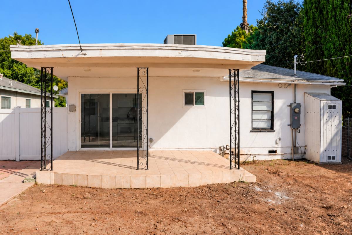 Apartment for rent at 604 W 10th St, Corona, CA 92882