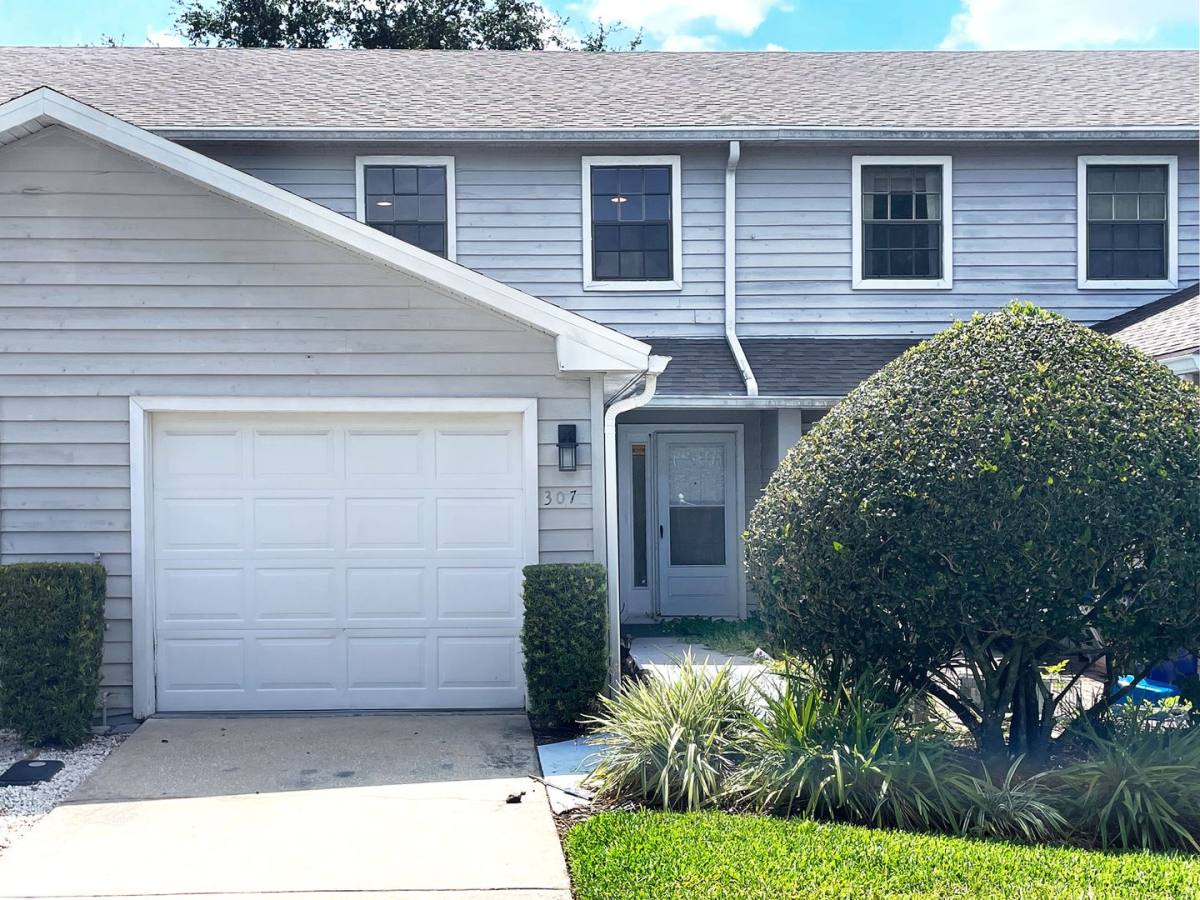 Townhouse for rent at 307 Orange Blossom Dr, Winter Haven, FL 33884