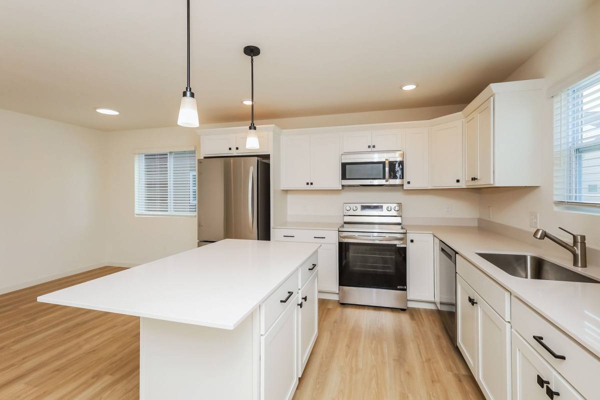 244 Wildflower Dr, Hillsdale, MI 49242 - House for Rent - Image 2