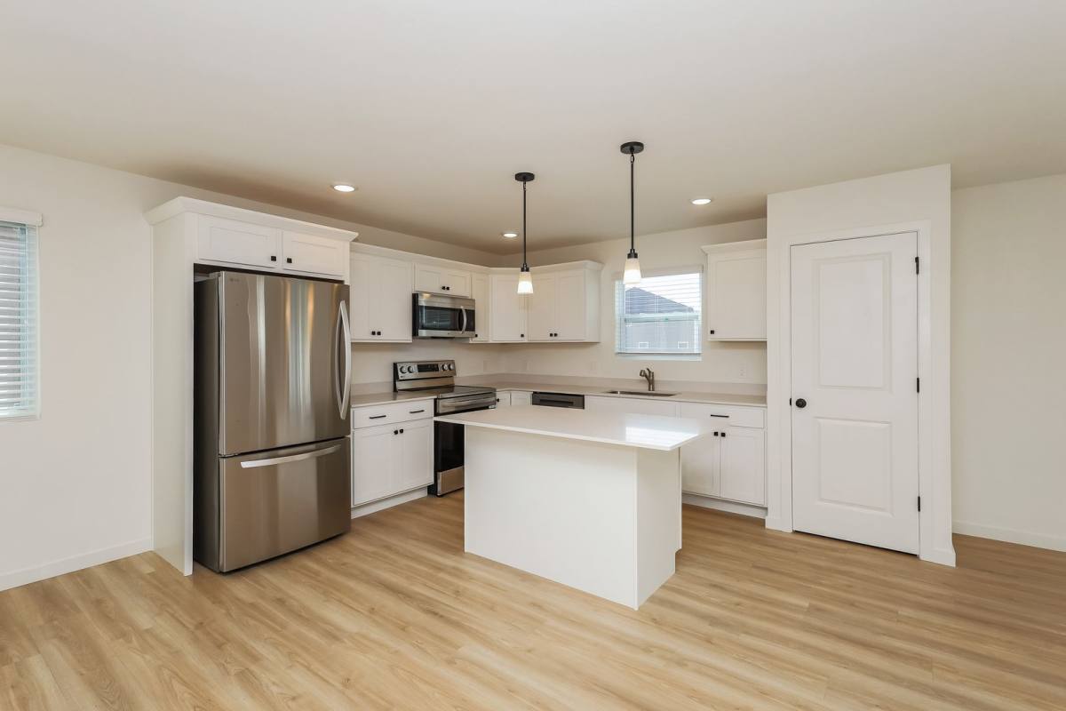244 Wildflower Dr, Hillsdale, MI 49242 - House for Rent - Image 3