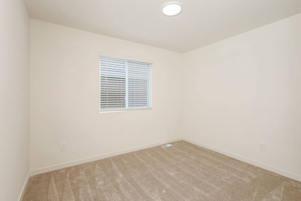 244 Wildflower Dr, Hillsdale, MI 49242 - House for Rent - Image 5