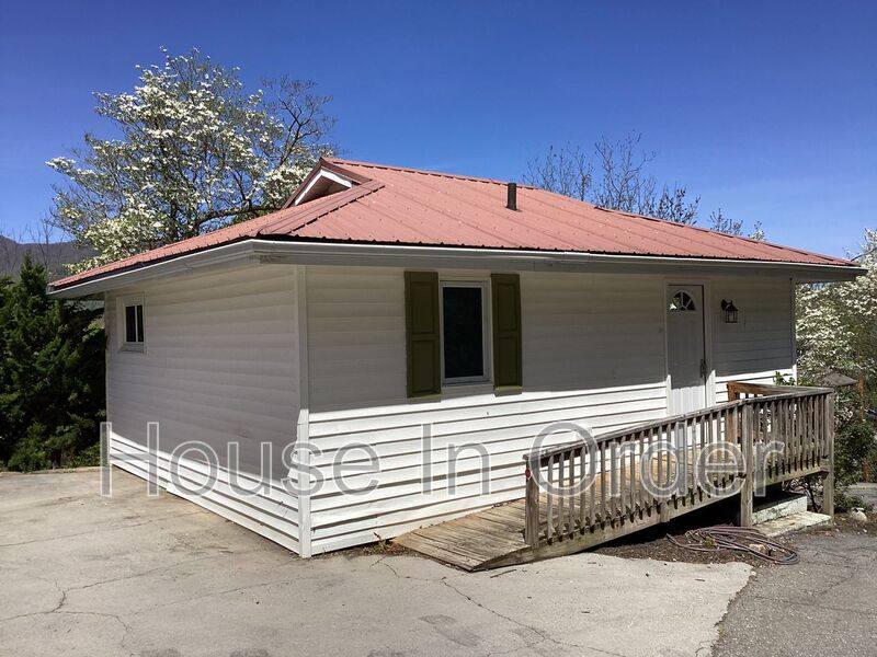 House for rent at 69 Reservoir Dr, Waynesville, NC 28786