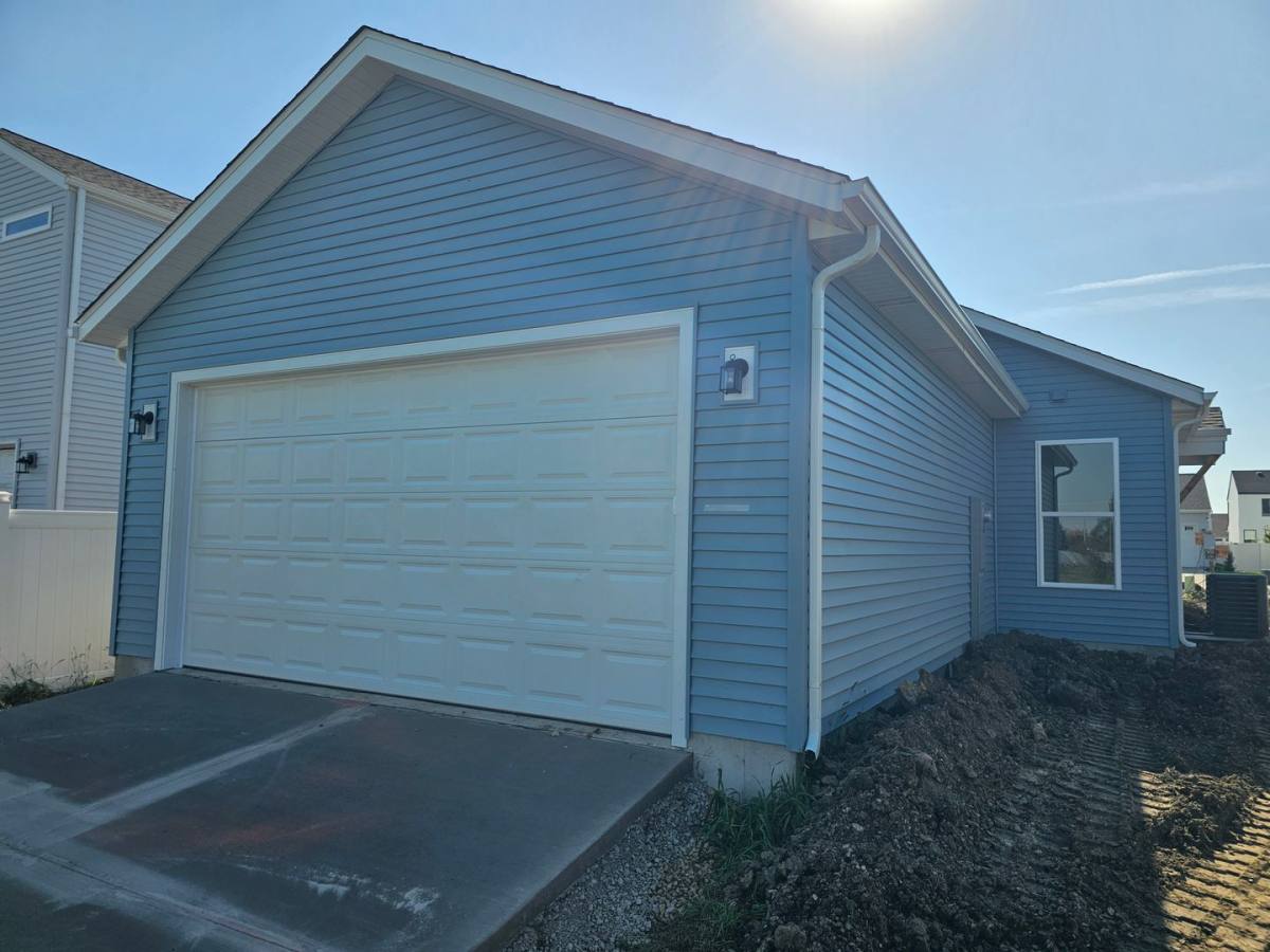 House for rent at 617 17th Ave, Silvis, IL 61282