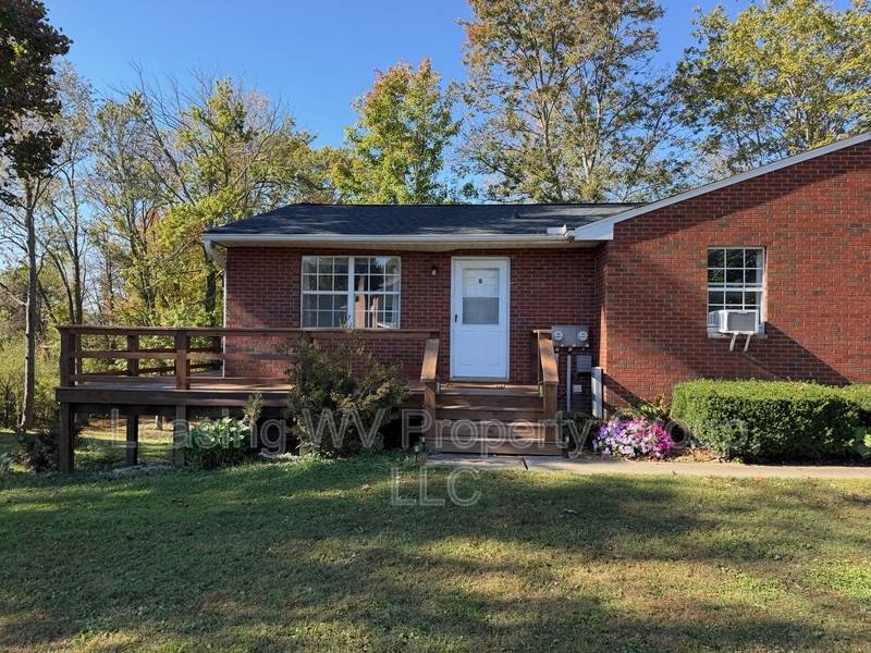 Apartment for rent at 2029 Mount Vernon Rd #B, Hurricane, WV 25526