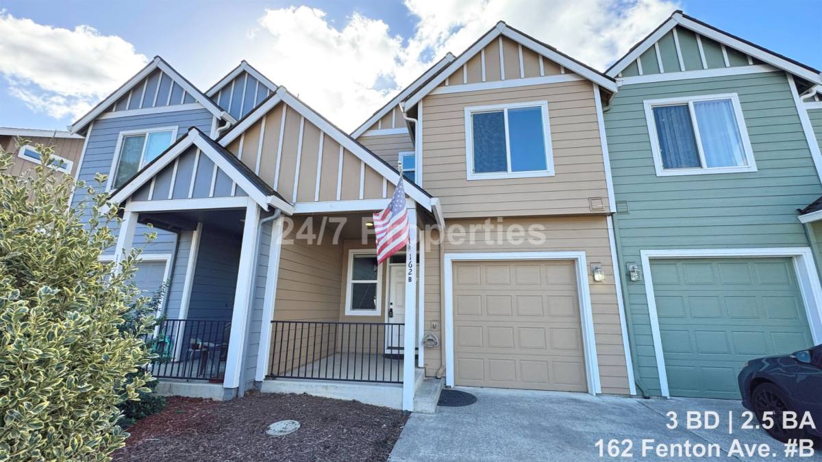 House for rent at 162 Fenton Ave #B, Molalla, OR 97038