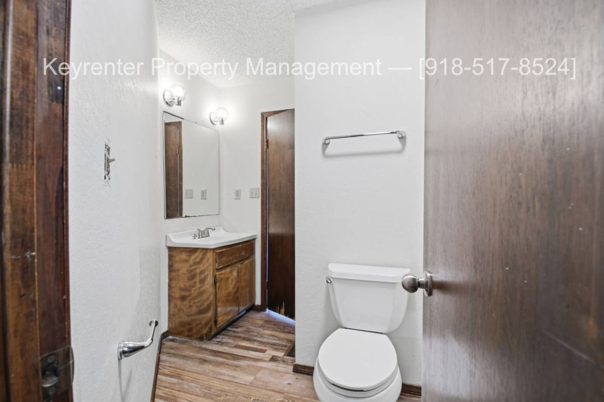 120 N Hazel St #1, Grove, OK 74344 - House for Rent - Image 10