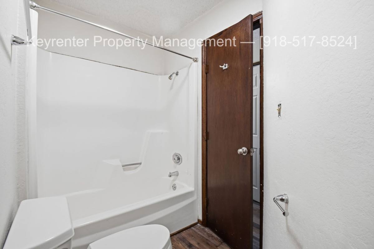 120 N Hazel St #1, Grove, OK 74344 - House for Rent - Image 2
