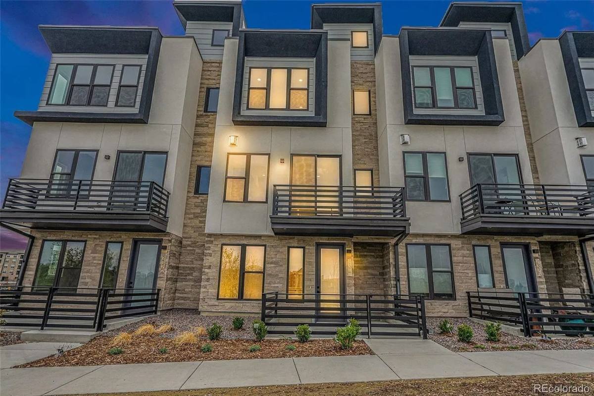 Townhouse for rent at 2327 Lakeshore Lane, Louisville, CO 80027