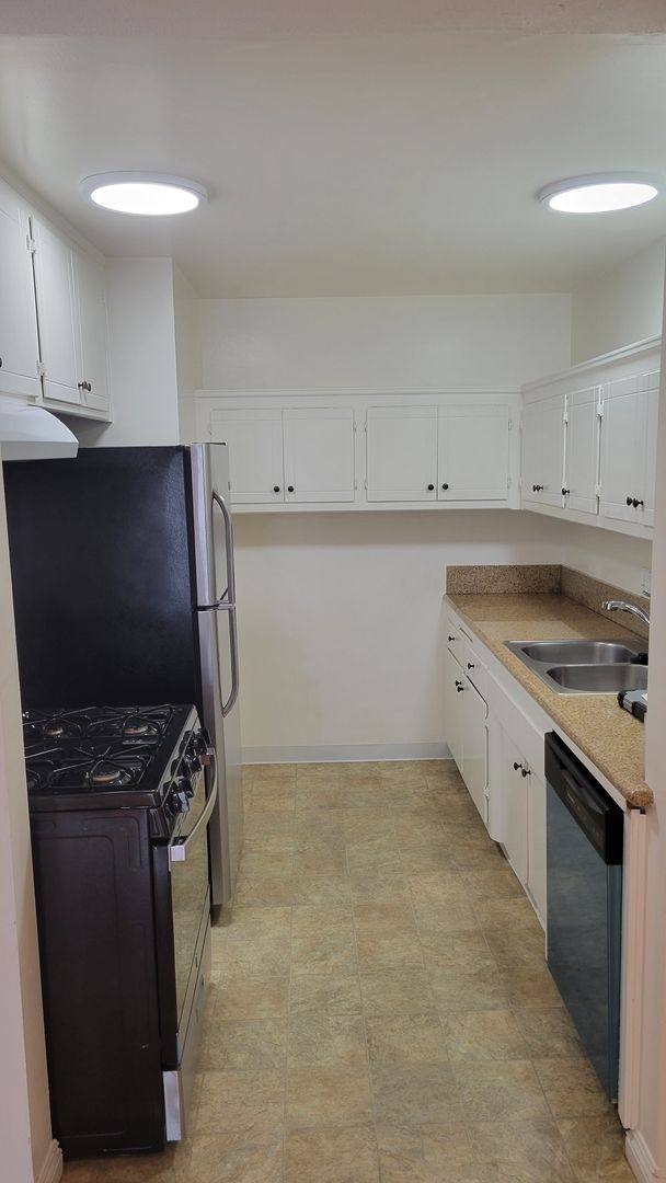 Redondo Beach Apts, 511 Ave G, Redondo Beach, CA 90277 - Apartment for Rent - Image 2