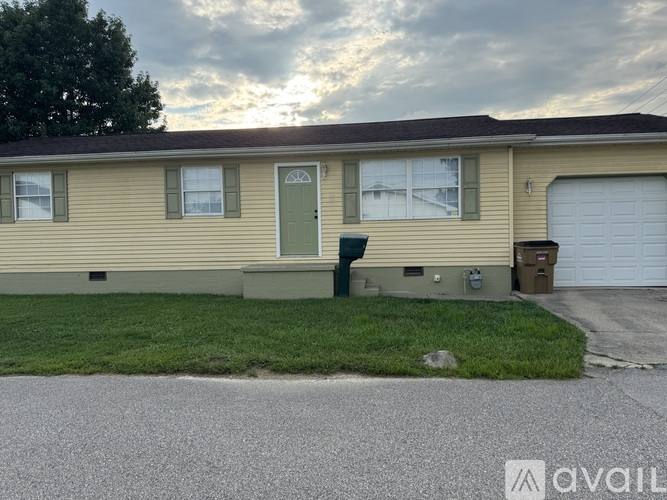 464 Kane St, Milton, WV 25541 - House for Rent