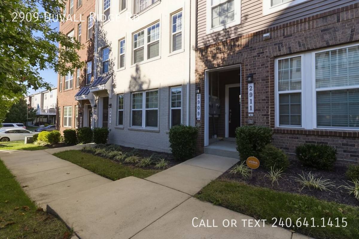 Townhouse for rent at 2909 Duvall Ridge Rd, Hyattsville, MD 20785