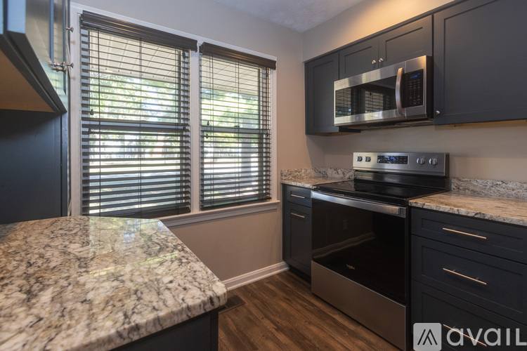10411 Timberwood Circle, Louisville, KY 40223 - Condo for Rent - Image 5