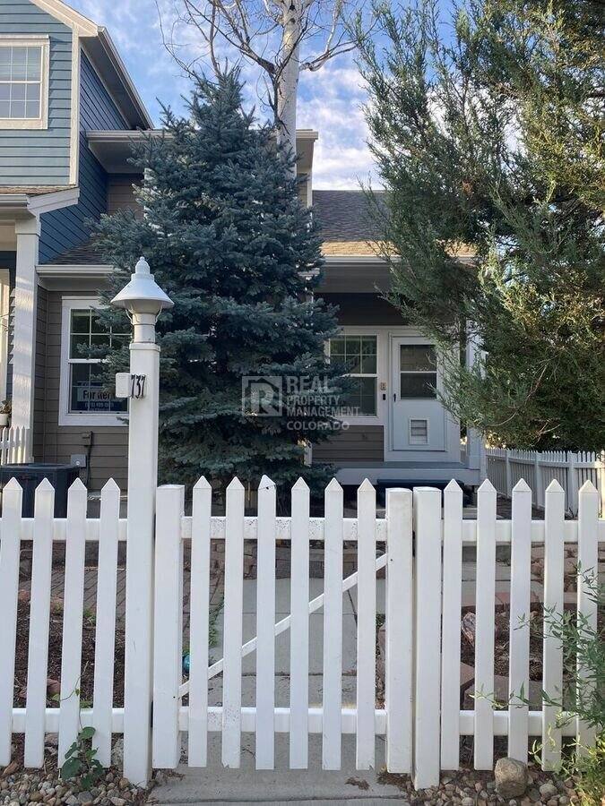 Townhouse for rent at 737 Snowberry St, Longmont, CO 80503