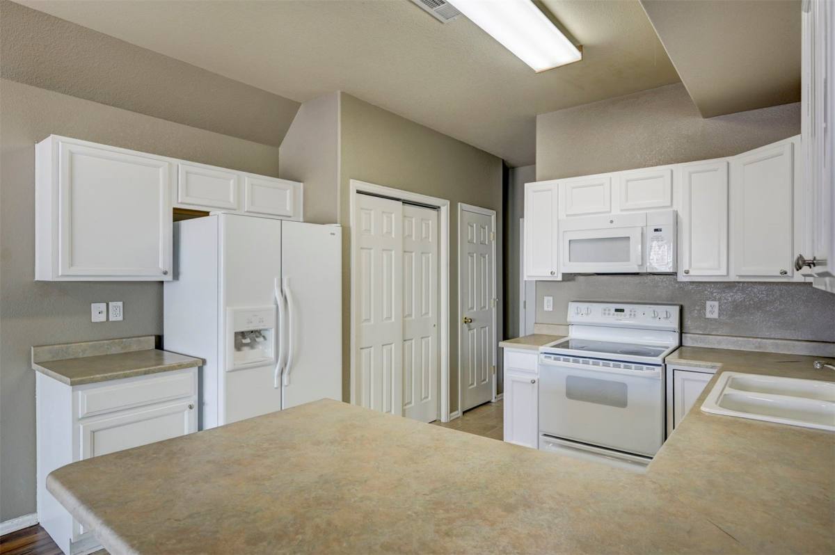 863 Red Thistle View, Colorado Springs, CO 80916 - Townhouse for Rent - Image 7