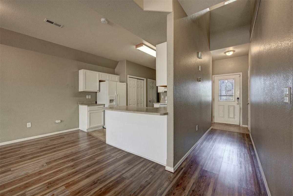 863 Red Thistle View, Colorado Springs, CO 80916 - Townhouse for Rent - Image 3