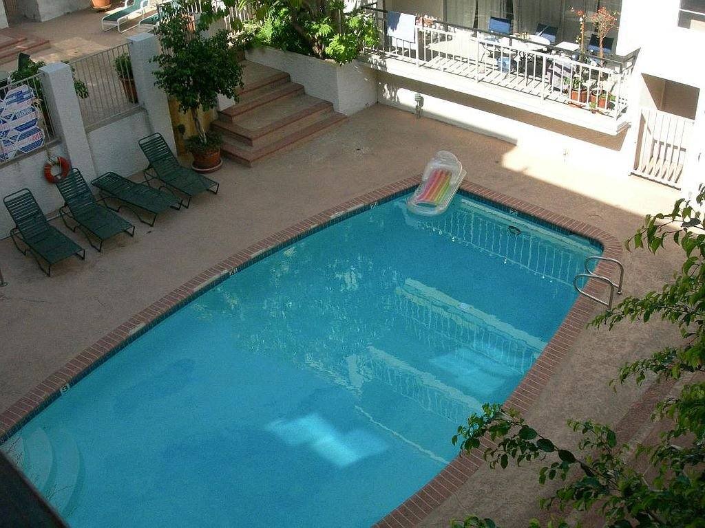 7270 Hillside Ave, Los Angeles, CA 90046 - Condo for Rent - Image 5