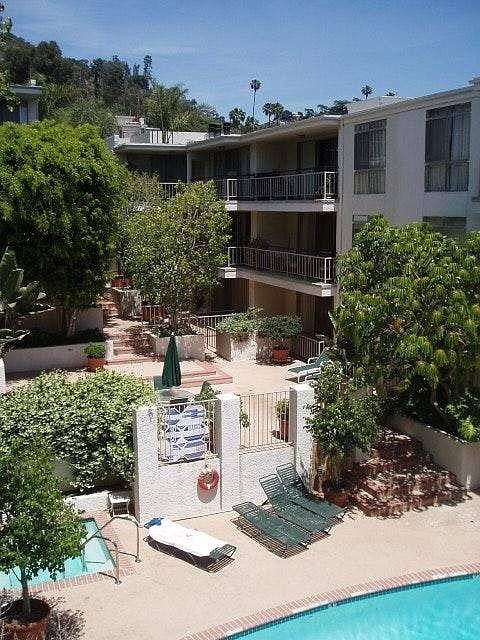 7270 Hillside Ave, Los Angeles, CA 90046 - Condo for Rent - Image 2
