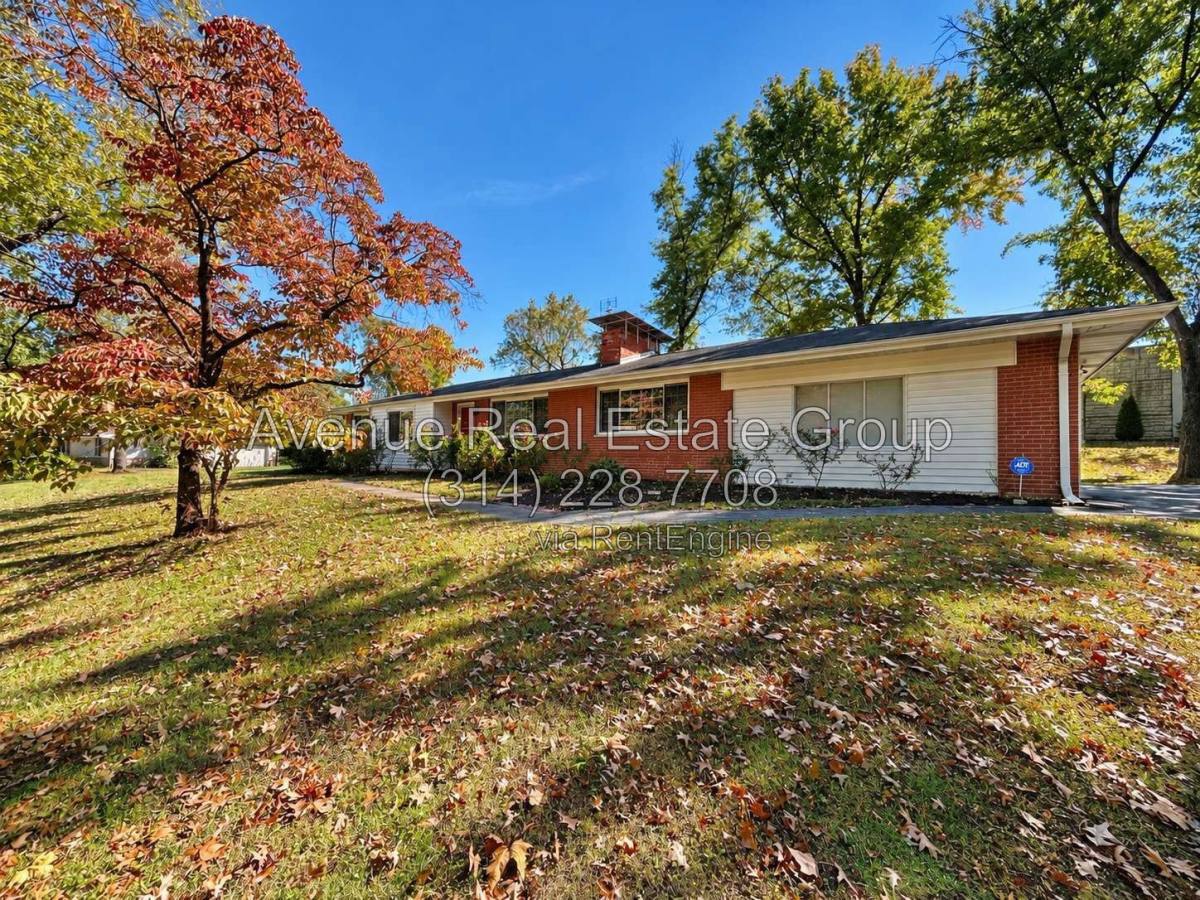 House for rent at 10056 Briarwood Dr, St. Louis, MO 63124