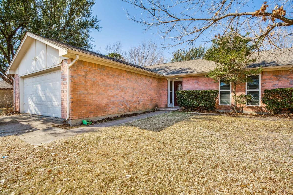 House for rent at 2216 Lavon Creek Lane, Arlington, TX 76006