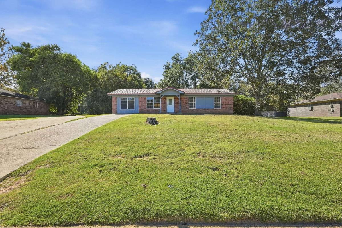 2325 Sweetgum Dr, Bonifay, FL 32425 - House for Rent