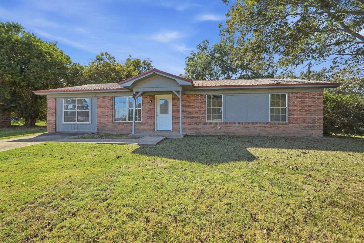 2325 Sweetgum Dr, Bonifay, FL 32425 - House for Rent - Image 3