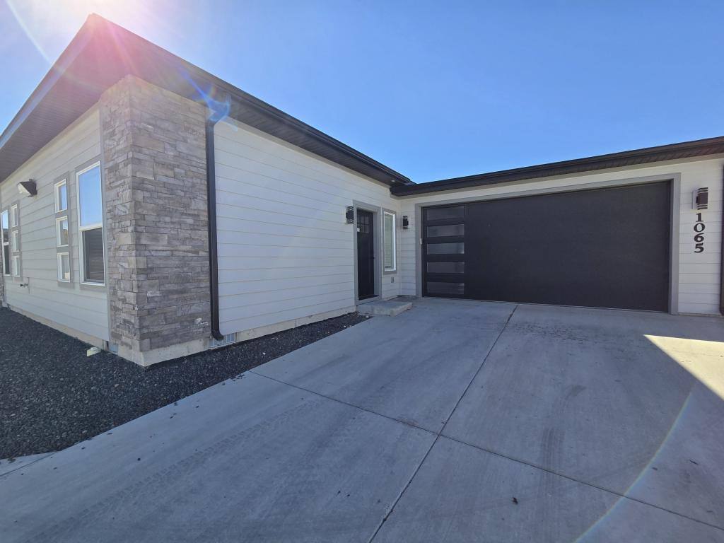 Townhouse for rent at 1065 Cheney Dr W, Twin Falls, ID 83301