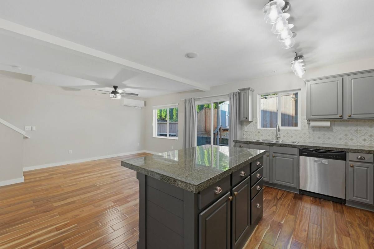 24114 SE 281st St, Maple Valley, WA 98038 - Townhouse for Rent - Image 8