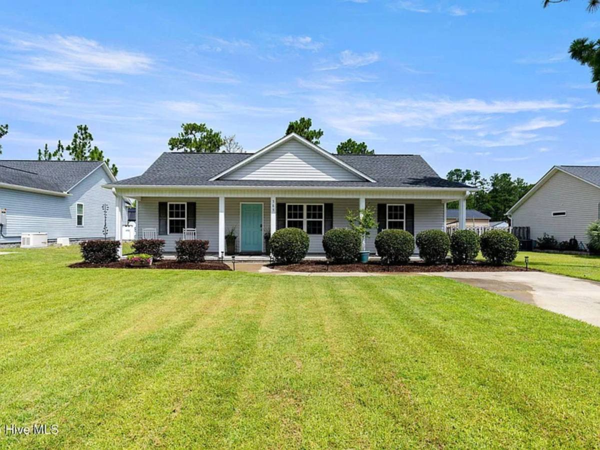 House for rent at 585 Mission Rd, Southport, NC 28461