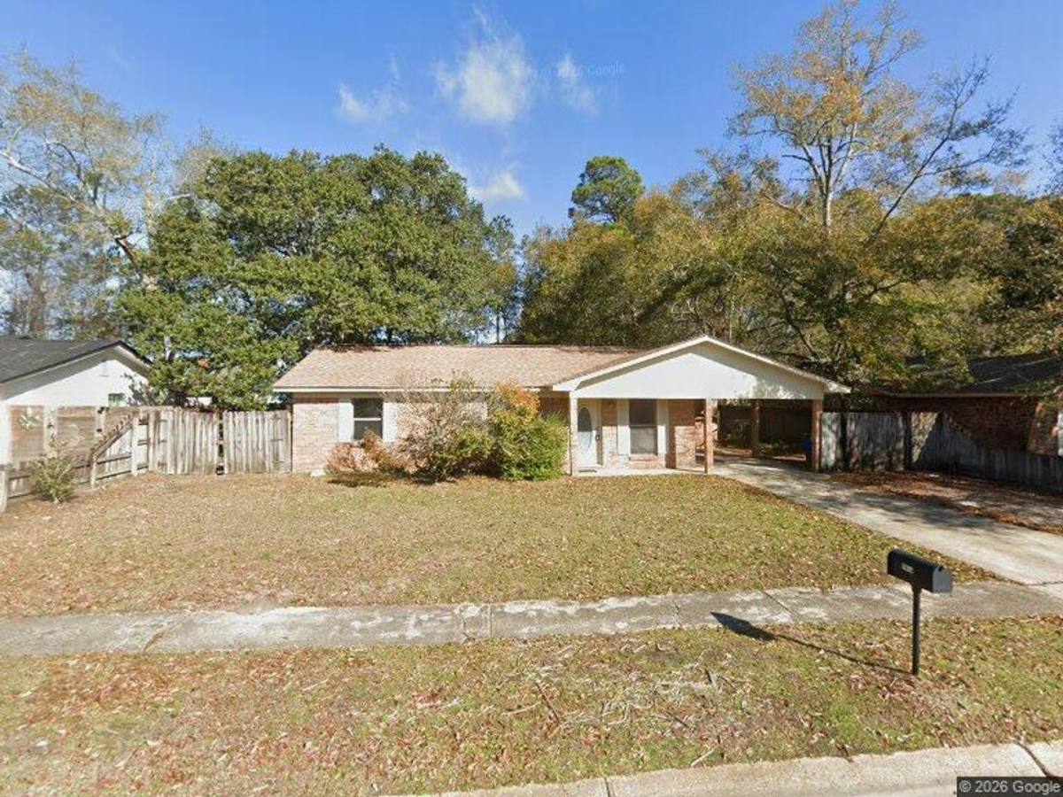 House for rent at 2814 Lawnwood Dr, Ocean Springs, MS 39564