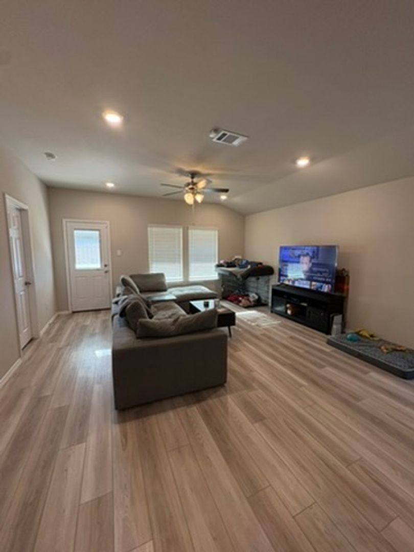 169 Hugh Dr, Killeen, TX 76542 - House for Rent - Image 2