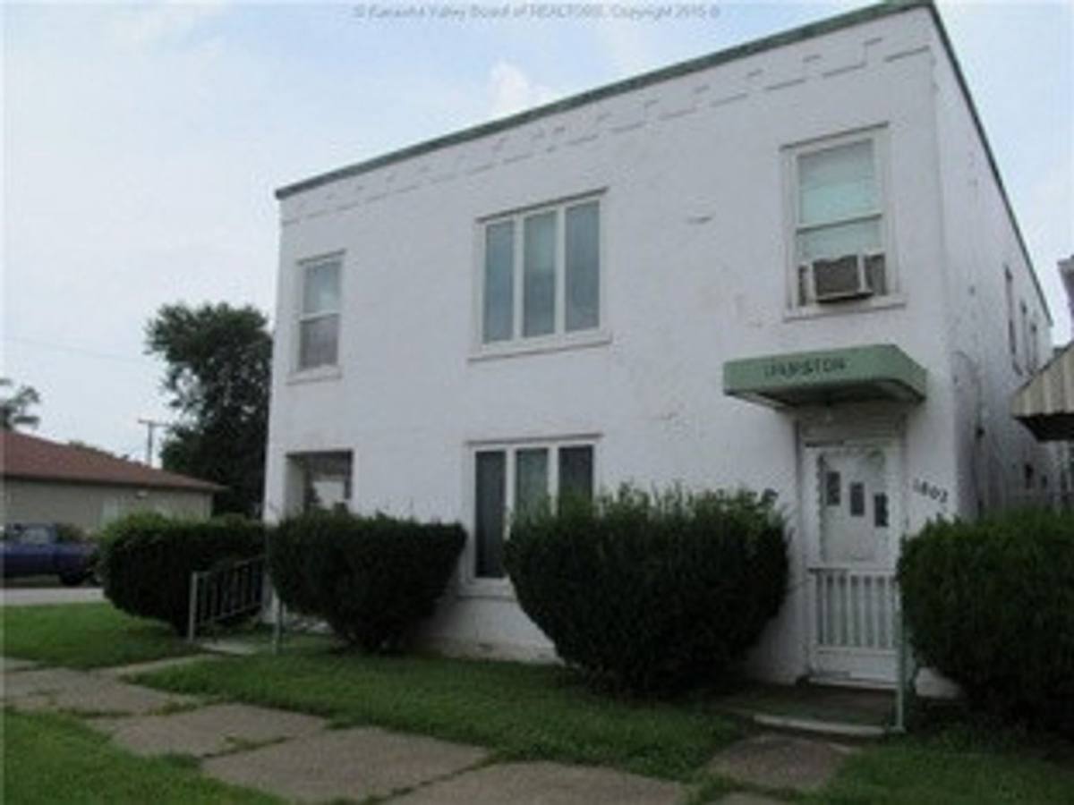 Apartment for rent at 1802 9th Ave, Huntington, WV 25703