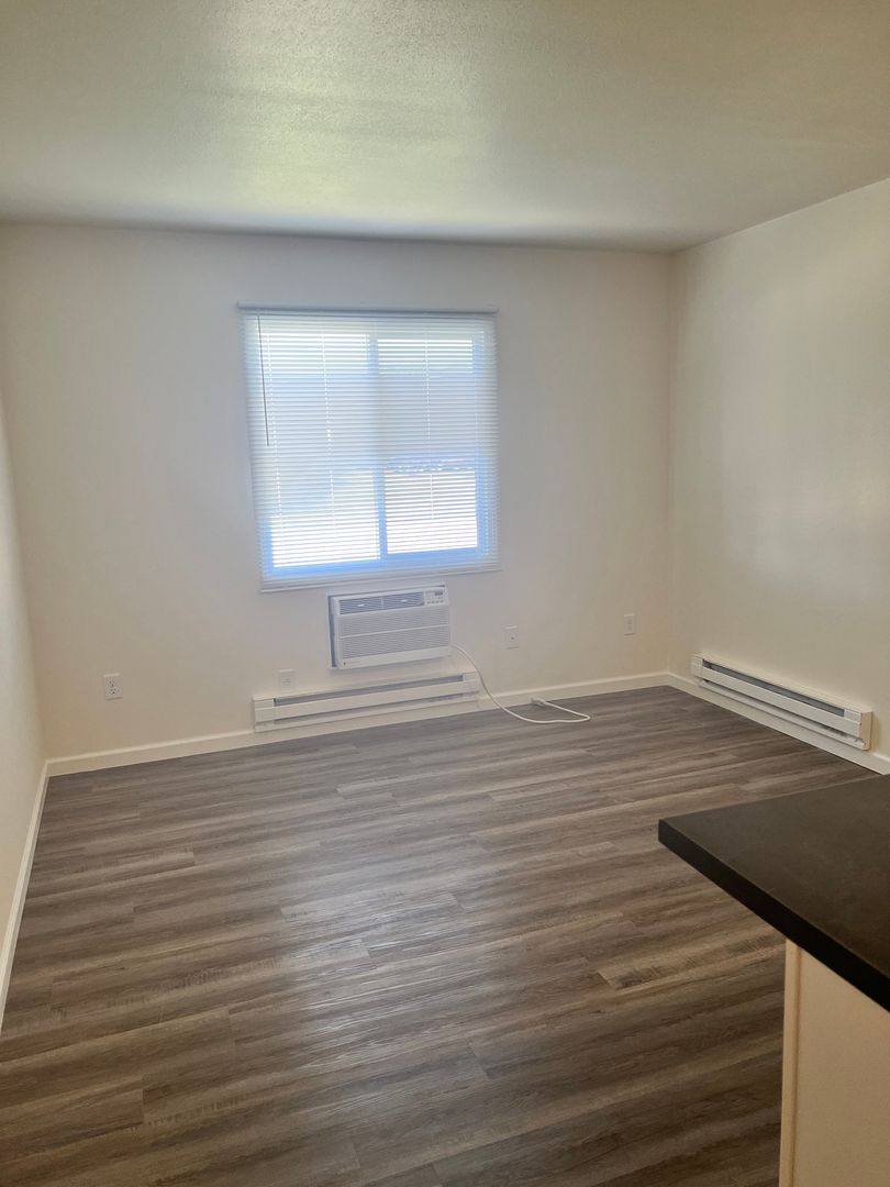 136 Milwaukee St, La Crosse, WI 54603 - Apartment for Rent - Image 2