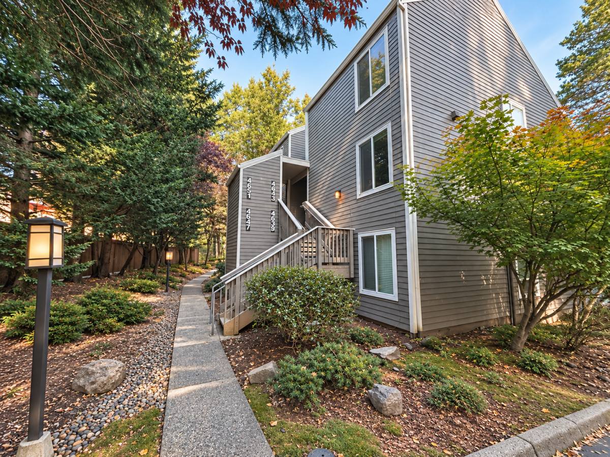 House for rent at 4643 Lakeview Blvd, Lake Oswego, OR 97035