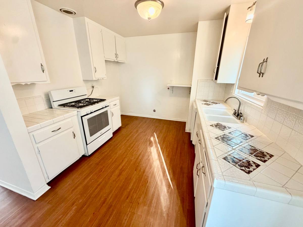 304-306 Culper Court, Hermosa Beach, CA 90254 - Apartment for Rent - Image 4