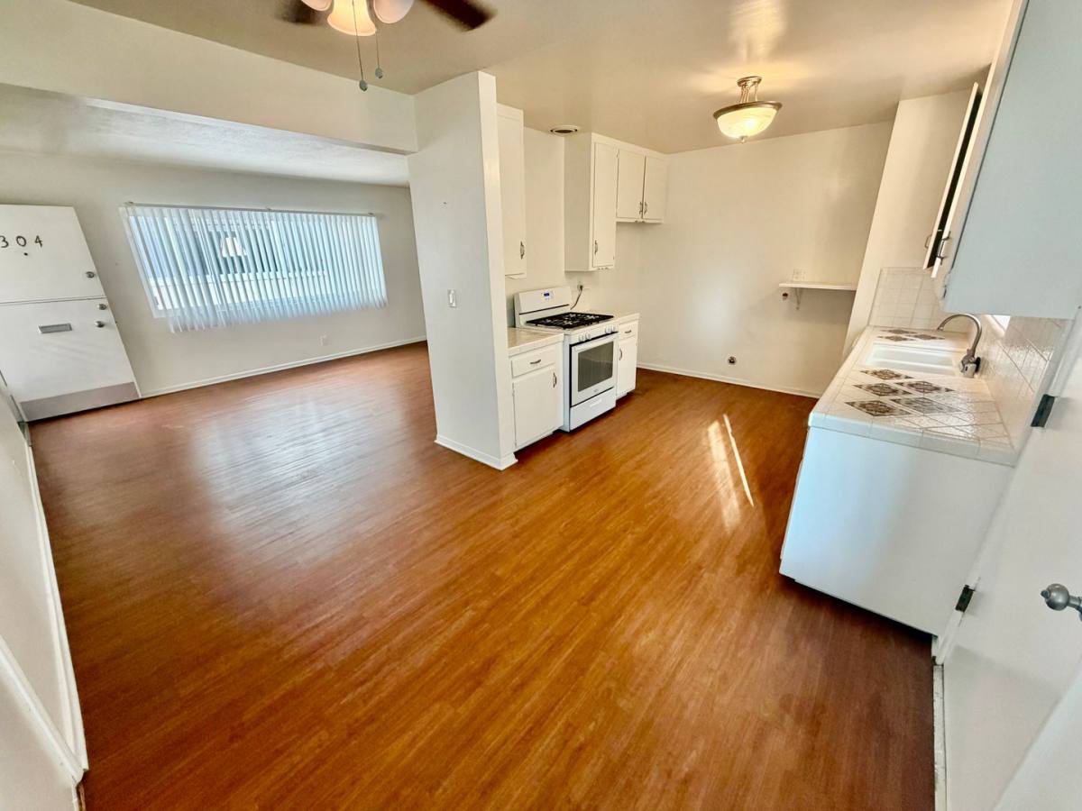 304-306 Culper Court, Hermosa Beach, CA 90254 - Apartment for Rent - Image 1