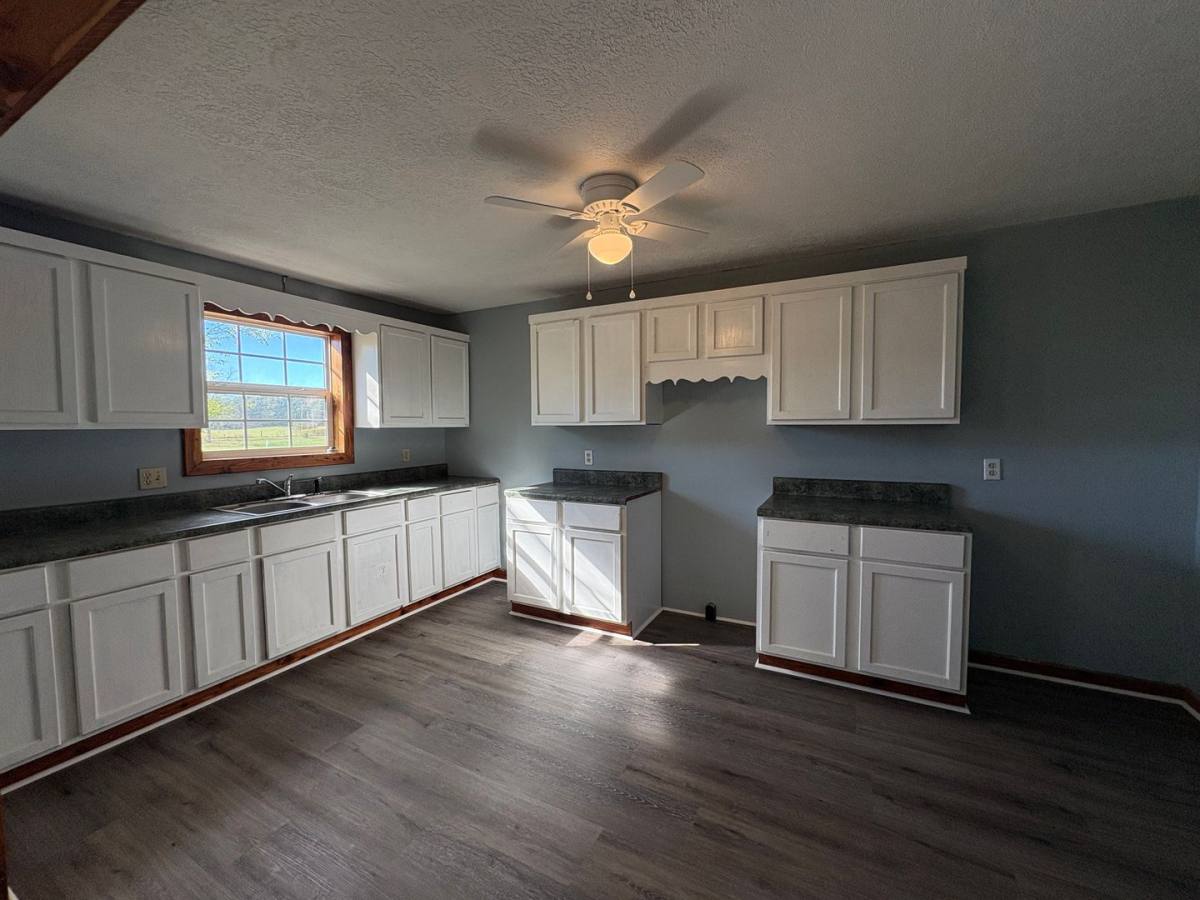 374 Etoile Rd, Glasgow, KY 42141 - House for Rent - Image 3