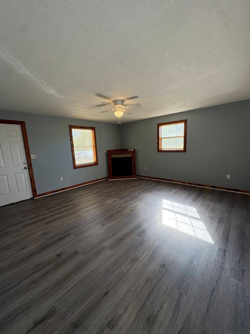 374 Etoile Rd, Glasgow, KY 42141 - House for Rent - Image 4