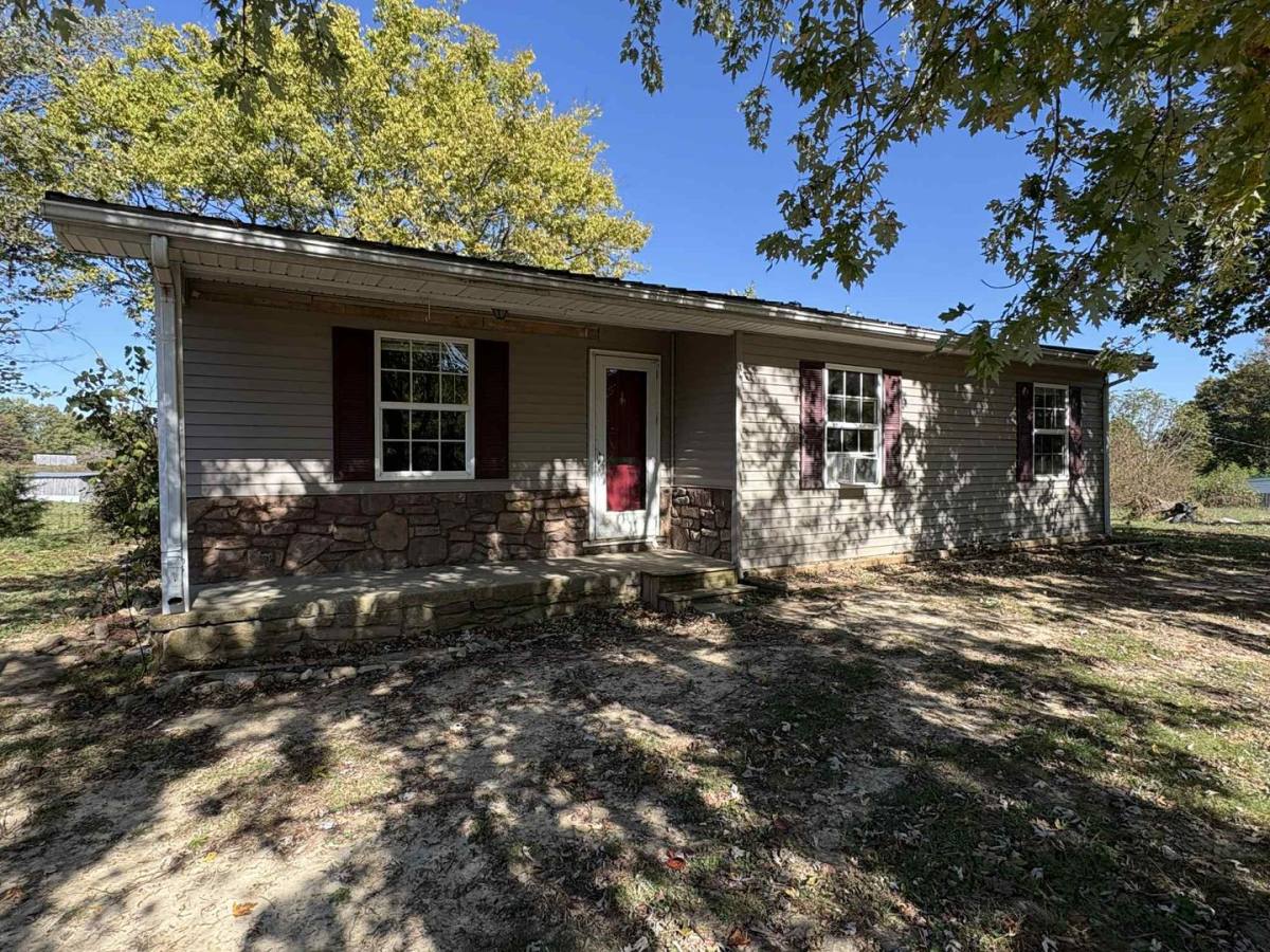 374 Etoile Rd, Glasgow, KY 42141 - House for Rent - Image 2