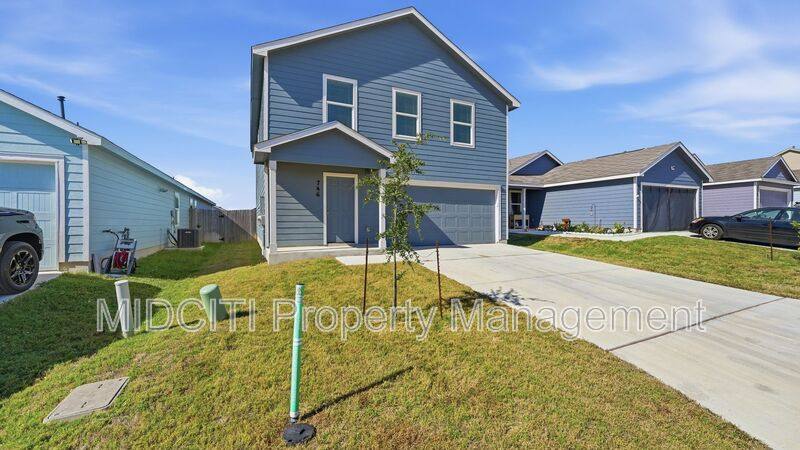 746 Tulsa Trail, New Braunfels, TX 78132 - House for Rent - Image 2