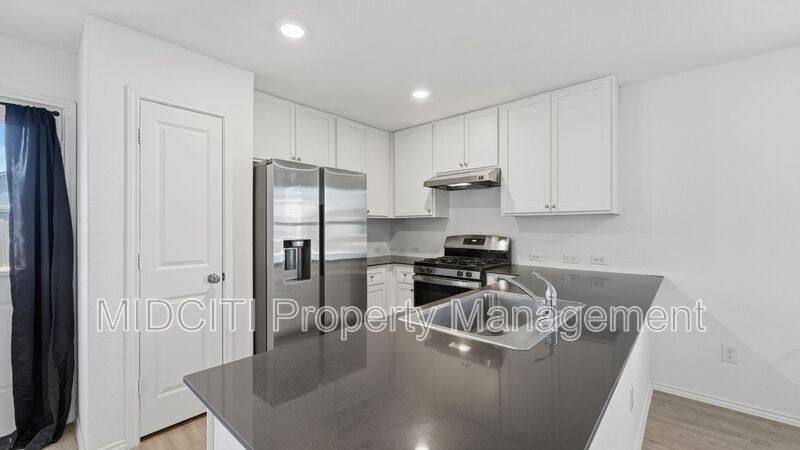 746 Tulsa Trail, New Braunfels, TX 78132 - House for Rent - Image 3